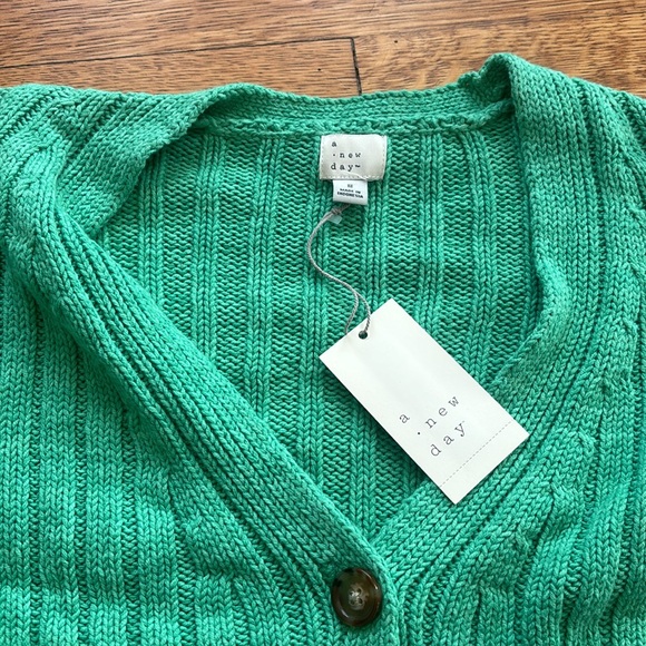 NWT Sweater - Picture 2 of 2